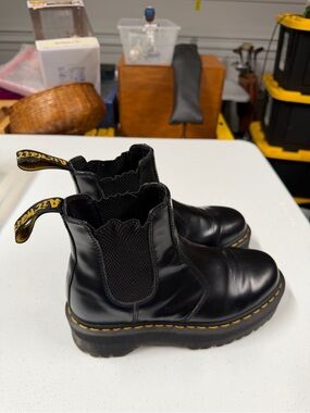 Dr. Doc Martens 2976 Chelsea Boots Mens Size 7 Black Leather Pull On Ankle